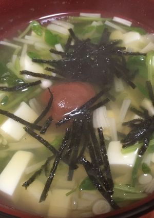 エノキ、豆苗、豆腐の梅干し入りお吸物-レシピのメイン写真