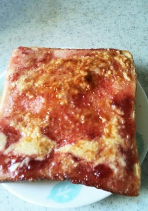 アーモンドバターといちごジャムのトースト-レシピのメイン写真