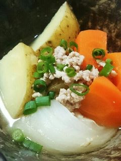 簡単時短!新じゃが新たまの鶏挽き肉じゃが-レシピのメイン写真
