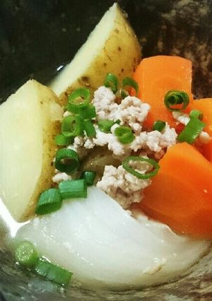 簡単時短!新じゃが新たまの鶏挽き肉じゃが-レシピのメイン写真