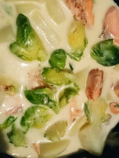 芽キャベツと鮭とじゃがいものクリーム煮-レシピのメイン写真
