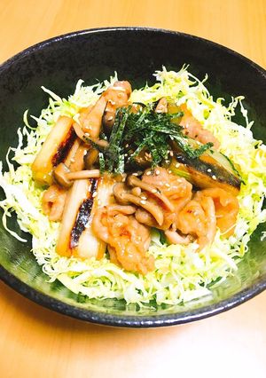 キャベツたっぷりに！がっつり 焼き鳥丼♡-レシピのメイン写真