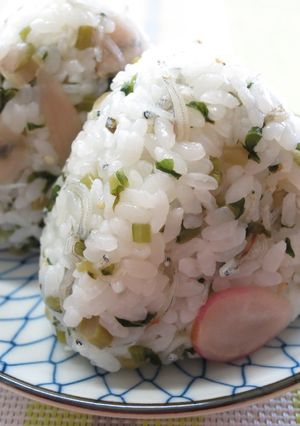 春旬桜色♡日野菜ちりめんおにぎり-レシピのメイン写真