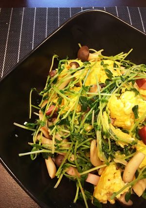 豆苗としめじと厚切りベーコンの中華風炒め-レシピのメイン写真
