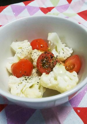 カリフラワーとミニトマトの温サラダ-レシピのメイン写真