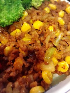挽肉とコーンと玉ねぎの甘辛そぼろ-レシピのメイン写真
