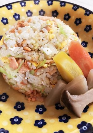 スモークサーモンとキャベツのチャーハン-レシピのメイン写真