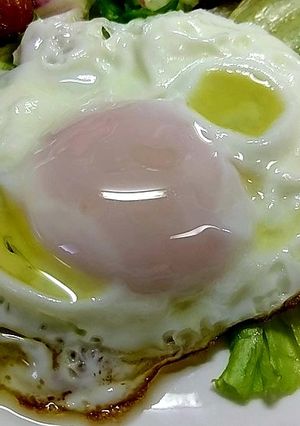 目玉焼きオリーブオイルマジックでセレブ風-レシピのメイン写真