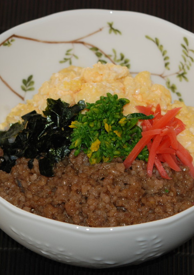 ふんわり卵と豚挽肉のしっとり生姜そぼろ丼-レシピのメイン写真