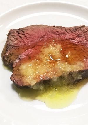 ステーキに!玉ねぎオリーブソース-レシピのメイン写真