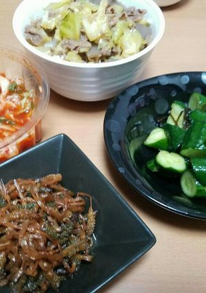 ご飯おかず　牛キャベツ丼　胡瓜漬　つくし-レシピのメイン写真