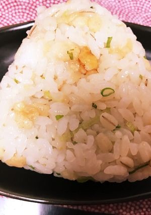 簡単！美味しい！余った天かすでおにぎり☆-レシピのメイン写真