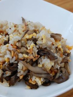 納豆とじっくり炒めた舞茸のチャーハン-レシピのメイン写真