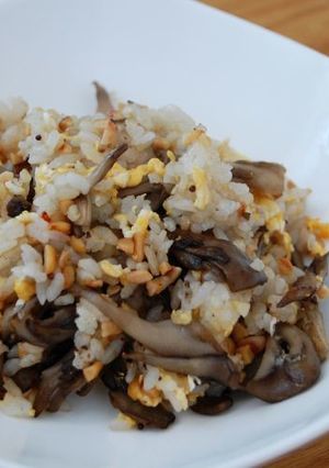 納豆とじっくり炒めた舞茸のチャーハン-レシピのメイン写真
