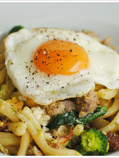サルシッチャと目玉焼きのパスタ-レシピのメイン写真