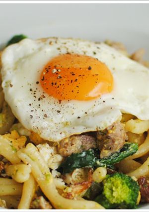サルシッチャと目玉焼きのパスタ-レシピのメイン写真