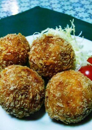 カレーの残りで、チーズ入りコロッケ-レシピのメイン写真