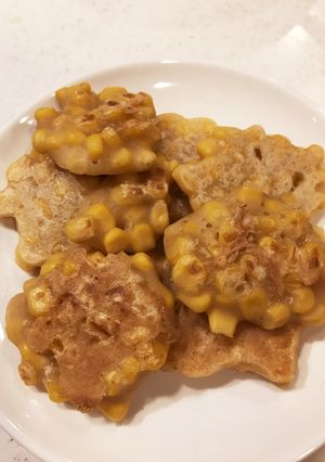 簡単！掴み食べにも♪焼くコーンフリッター-レシピのメイン写真