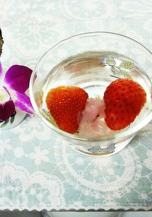 桜とイチゴの春のデトックスウォーター♪-レシピのメイン写真