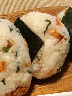 鮭の混ぜご飯おにぎり-レシピのメイン写真