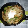 イシスキで鶏皮+ゴーヤ+えのきの炒め物