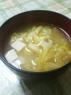 春キャベツと油揚げと豆腐のお味噌汁☆-レシピのメイン写真