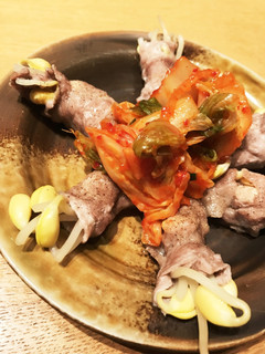 大豆もやしの豚肉巻きにキムチ乗せましょ!-レシピのメイン写真