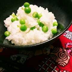 รูปของ 春が旬! 砂糖えんどうの豆ご飯