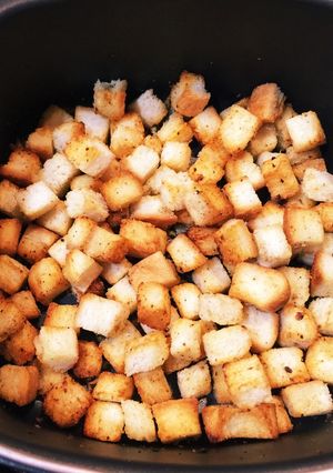 ノンフライヤーでガーリック風味のクルトン-レシピのメイン写真