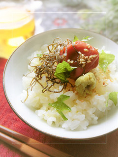 梅わさ塩昆布飯(茶漬け)にオリーブオイル-レシピのメイン写真