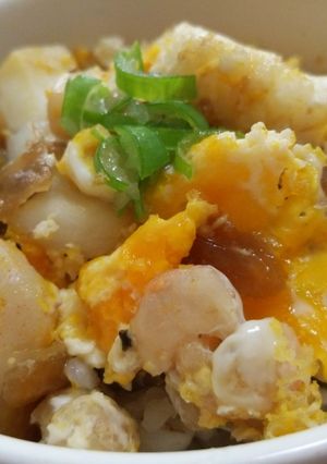 簡単ランチ☆エビイカ＆福神漬け*卵とじ丼-レシピのメイン写真