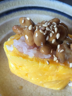 海苔のかわりに薄焼き玉子巻きの納豆のせ-レシピのメイン写真