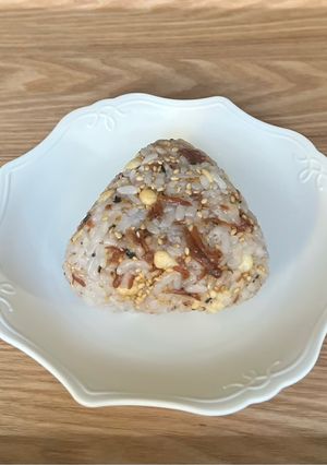 天かすとちりめん山椒と炒りごまのおにぎり-レシピのメイン写真