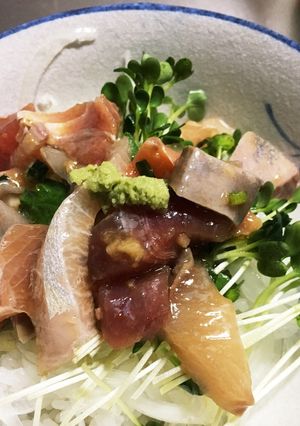 ごま油とニンニクで、食欲そそる海鮮丼☆-レシピのメイン写真