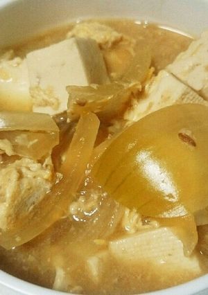 減塩で毎日食べたい豆腐と玉葱の卵味噌汁-レシピのメイン写真