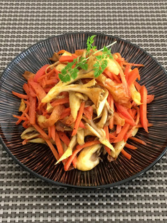 人参と舞茸で元気モリモリカレー味炒め-レシピのメイン写真
