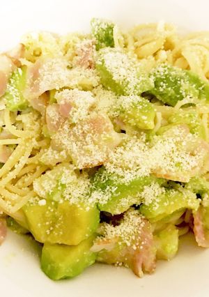 ベーコン香る♪アボカドクリームパスタ-レシピのメイン写真