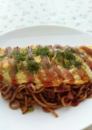 簡単5分で出来る☆オムソバ-レシピのメイン写真
