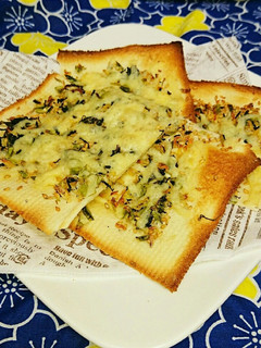 朝ごはんに☆パンで超簡単クリスピーピザ♪-レシピのメイン写真