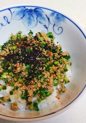 豚ひき肉とニラの味噌そぼろ丼レンジで簡単-レシピのメイン写真