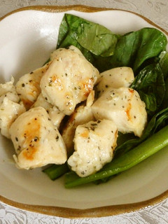 パサパサ感ゼロ!鶏むね肉のバジルマヨ焼き-レシピのメイン写真