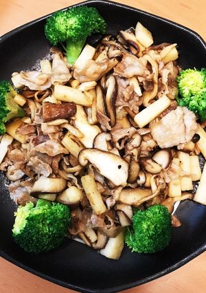 豚バラとキノコ、山芋のこってり中華炒め-レシピのメイン写真
