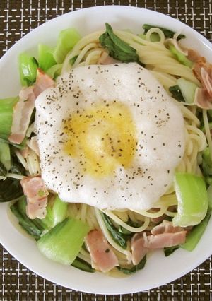 チンゲン菜とベーコンのふわふわ卵パスタ-レシピのメイン写真