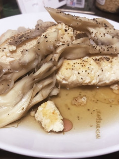 鳥挽肉と豆腐のハンバーグ舞茸ソースかけ-レシピのメイン写真