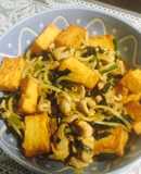 絹ごし厚揚げと野菜の手羽先タレ炒め
