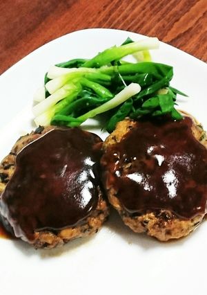 ひじきが入った鶏ひき豆腐ハンバーグ-レシピのメイン写真
