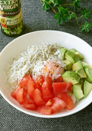 アボカドしらすトマト丼にオリーブオイル♪-レシピのメイン写真