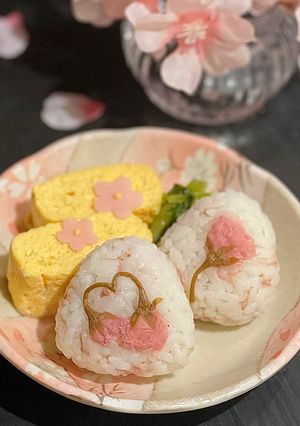 桜の花の塩漬けの混ぜご飯❀おにぎり-レシピのメイン写真