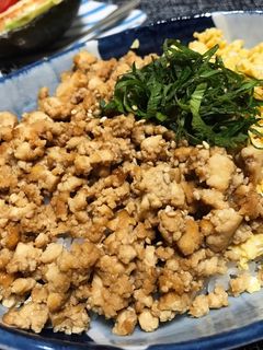 簡単★豆腐でそぼろ&卵そぼろ丼-レシピのメイン写真