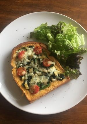 四つ切り食パンのトーストキッシュ-レシピのメイン写真